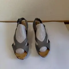 グレー レザー オープントゥ サンダル