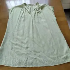 淡い黄緑色 ノースリーブシャツ　レーヨン麻　L
