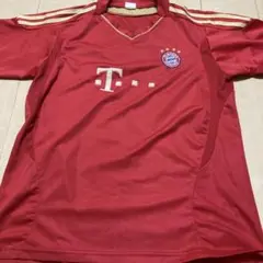 FC Bayern München 赤 Vネックシャツ　宇佐美 貴史　Mサイズ