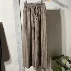 美品　ベージュプリーツワイドパンツ ワンサイズ　フリーサイズ