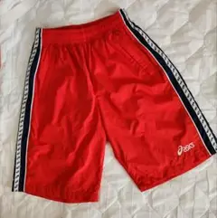 asics レッド ショートパンツ