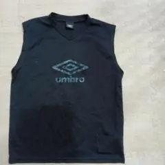 umbro ノースリーブシャツ 黒 インナーシャツ160サイズ