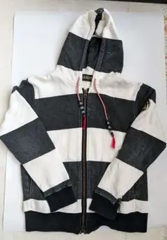 御洒落本舗　パーカー　140cm
