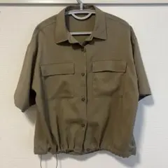 オリーブ色 半袖リラックスフィットシャツ
