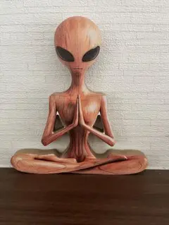 木製エイリアン座像