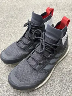 adidas テレックスフリーハイカ　グレー