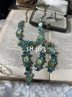 18463 グリーンのラインストーンのネックレスとピアス