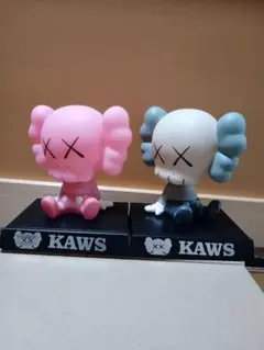 KAWS フィギュア 2体セット ピンク グレー