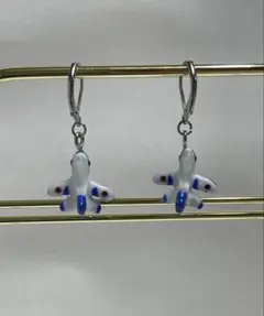 【ハンドメイド】　ブルーインパルス　ピアス　ソロ上向き　C