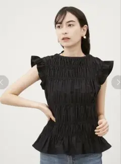 Mila Owen ラッフルシャーリングギャザートップス