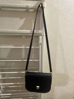 黒のショルダーバッグ 中型