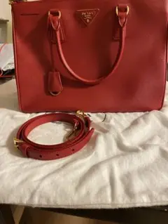 プラダ 5年前くらいに大丸札幌で買いました