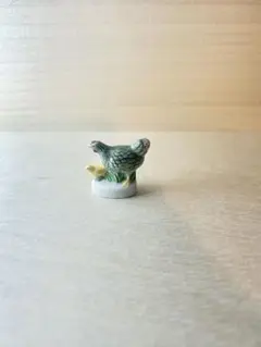 ニワトリの親子のフェーブ　フェーヴ　鳥　陶器　陶芸　ミニチュア　フィギュア
