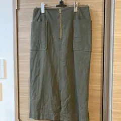 カーキタイトスカート