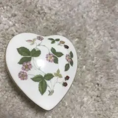 Wedgwood Wild Strawberry ハート型小物入れ