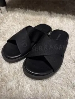 【試着のみ美品】FERRAGAMO ブラック クロスストラップ サンダル