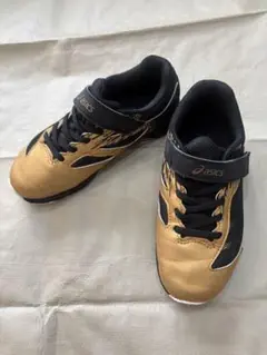 asics 黒✖️ゴールド 20センチ 短時間使用