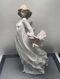 リヤドロ LLADRO 「春の輝き」新品！　　　　　　　元箱付き！ リヤドロ 春の輝き フィギュア 人形 女性 LLADRO リアドロ