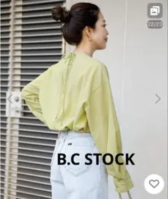 シンプリシテェ カラーシャツブラウス バックボタン リボン　グリーン