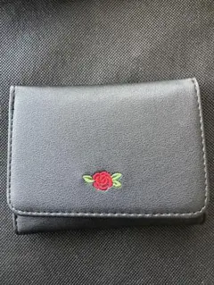【現品限り】バラ刺繍の黒い財布