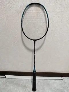 極美品　NANOFLARE 700バドミントンラケット　5U/G6