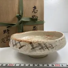 川本晴雲 鼠志野 茶碗 共箱 茶道具 茶器 美品 です。 ◇鼠志野 茶碗 先代『川本晴雲』作 四方桟共箱 共布付き 茶盌