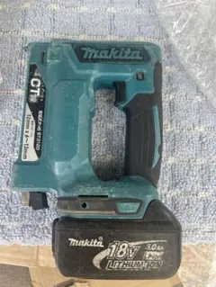 未使用展示品□□MAKITA マキタ 充電式タッカ 18V ST312DZK マキタ 18V 充電式タッカ ST312DZK CT線専用 本体+ケース付