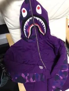人気BAPE アベイシングエイプ シャークダウンジャケット パープル