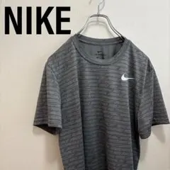 NIKE グレー ロゴ入り Tシャツ