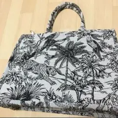 トートバッグ　カバン　動物柄　大きめ　未使用品　ハンドバッグ　旅行カバンにも