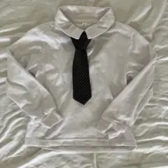 美品　ネクタイ付きホワイト長袖シャツ 110