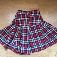 赤と黒のチェック柄プリーツ膝丈スカート