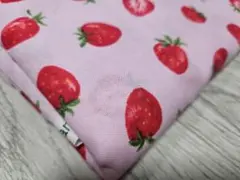SALE✨シーチング いちご柄 うすいピンク♡