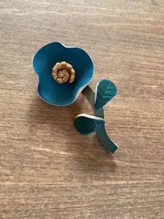 青 本革 花ブローチ ナチュラルテイスト ①