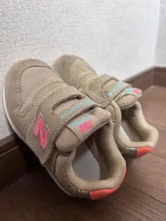 New Balance キッズシューズ