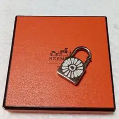 Item thumbnail for item d7486f53-6d5e-40af-8dbe-7e24d00d44d9