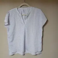 ノースリーブ グレーとホワイトのチェックシャツ