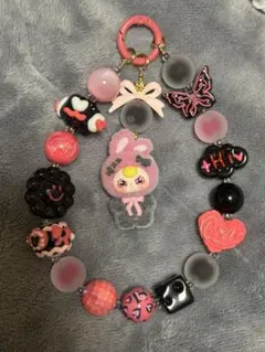 Baby threeうさぎキャラクターとカラフルバタフライ・ハートのストラップ