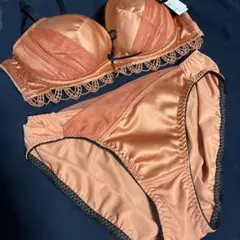 新品未使用　タグ付き　tutuannaオレンジ サテン ブラジャーショーツセット