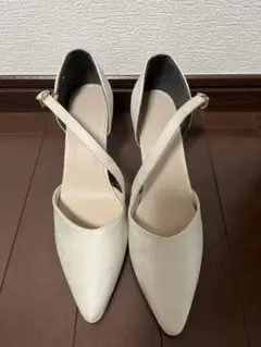 ホワイト ポインテッドトゥ ヒール 23cm