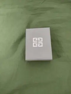 GIVENCHY　タイタックピン　タンピン　箱付き