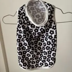 黒い花柄のペット服 ノースリーブ