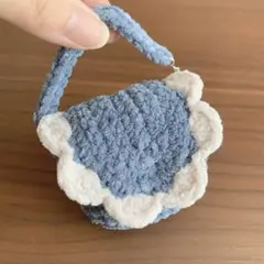 ブルー チャーム ポーチ ハンドメイド 編み物