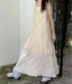 クリーム色 プリーツデザイン ワンピース