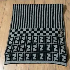 またまた値下げしました。FENDIマフラーズッカ柄