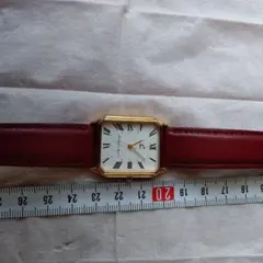 赤いレザークォーツ式ベルト新品に付けて、３〜4回しか使ってません。参考まで。