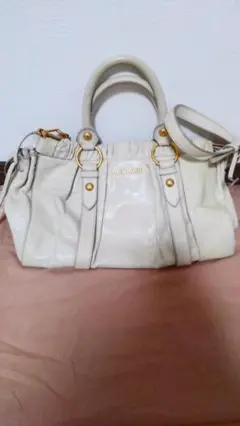 miumiuバッグ ホワイト