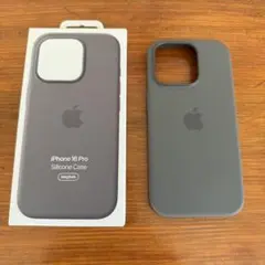 Apple純正 iPhone16pro シリコンケース ストーングレイ