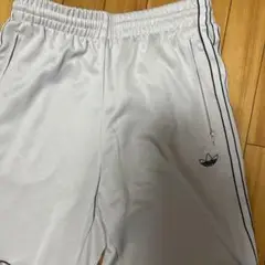 adidas 3ストライプ ベージュ ジャージパンツ M