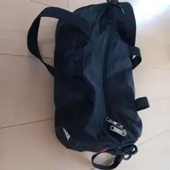 adidas スポーツ用バッグ 黒　小さめ